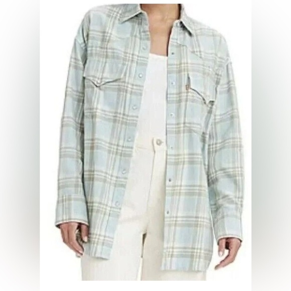 Levi's Women's Dylan Relaxed Western (pit to pit 28”) (length 31”) - Picture 5 of 9